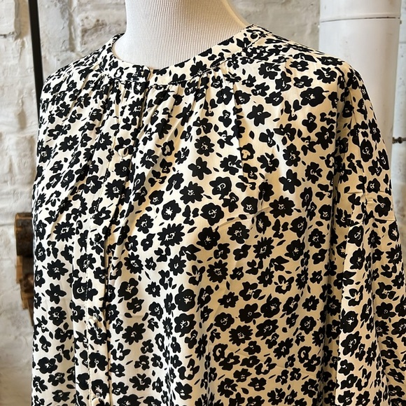 Hayden | Black&White Floral Button Up Blouse - Picture 4 of 9